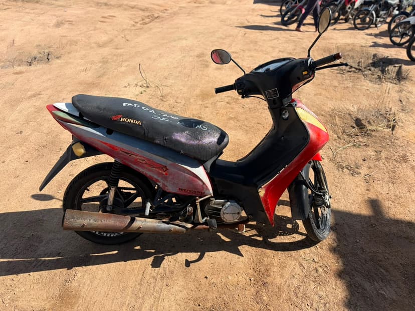 SUCATA APROVEITAVEL COM MOTOR INSERVIVEL WUYANG / 50 - N/I/N/I