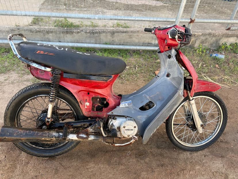 SUCATA APROVEITAVEL COM MOTOR INSERVIVEL HONDA / C100 DREAM - 1996/1996