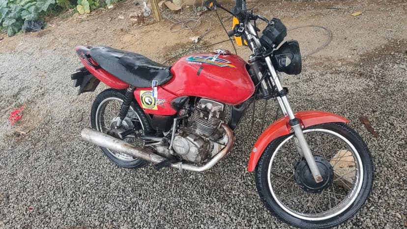 SUCATA APROVEITAVEL COM MOTOR INSERVIVEL HONDA / CG 125 TITAN KS - 2001/2001