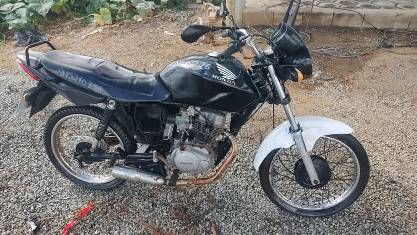SUCATA APROVEITAVEL COM MOTOR INSERVIVEL HONDA / CG 150 TITAN KS - 2004/2004