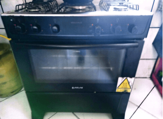 FOGÃO A GÁS, COM 05 BOCAS