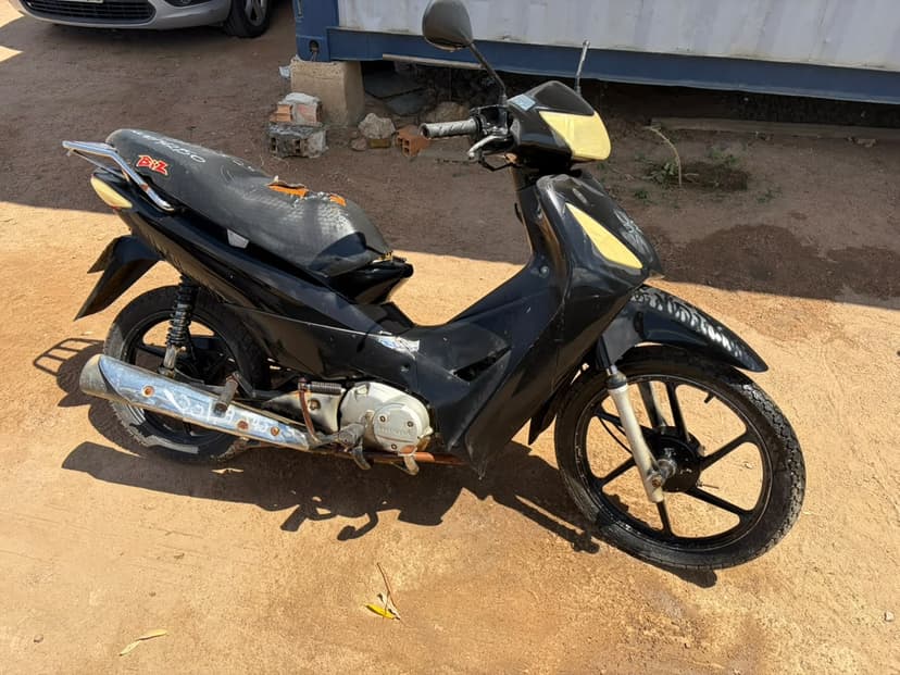 SUCATA APROVEITAVEL COM MOTOR INSERVIVEL HONDA / BIZ 125 KS - 2009/2009