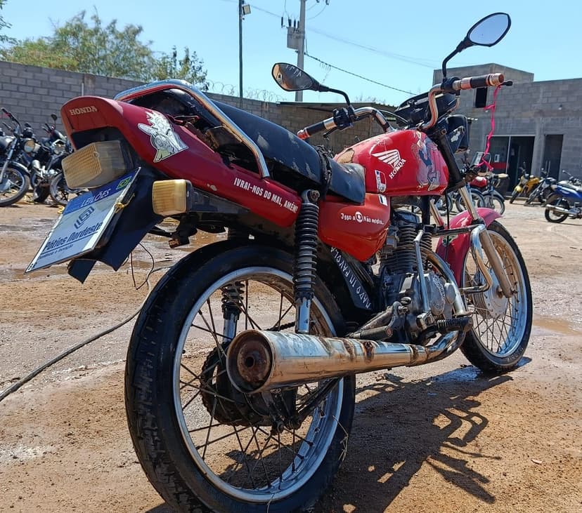 SUCATA APROVEITAVEL COM MOTOR INSERVIVEL HONDA / CG 125 TITAN - 1997/1997