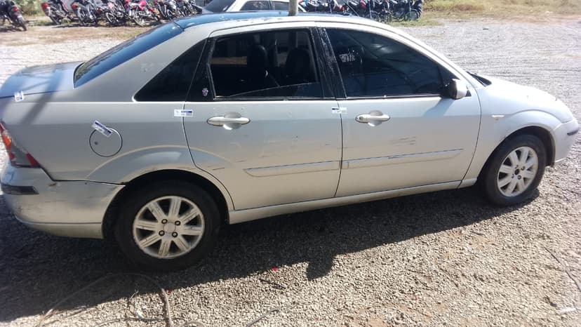 SUCATA APROVEITAVEL I/FORD FOCUS GHIA 2.0LFC - 2003/2004