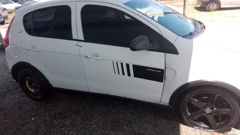 VEICULO CONSERVADO FIAT / PALIO SPORTING 1.6 - 2013/2013
