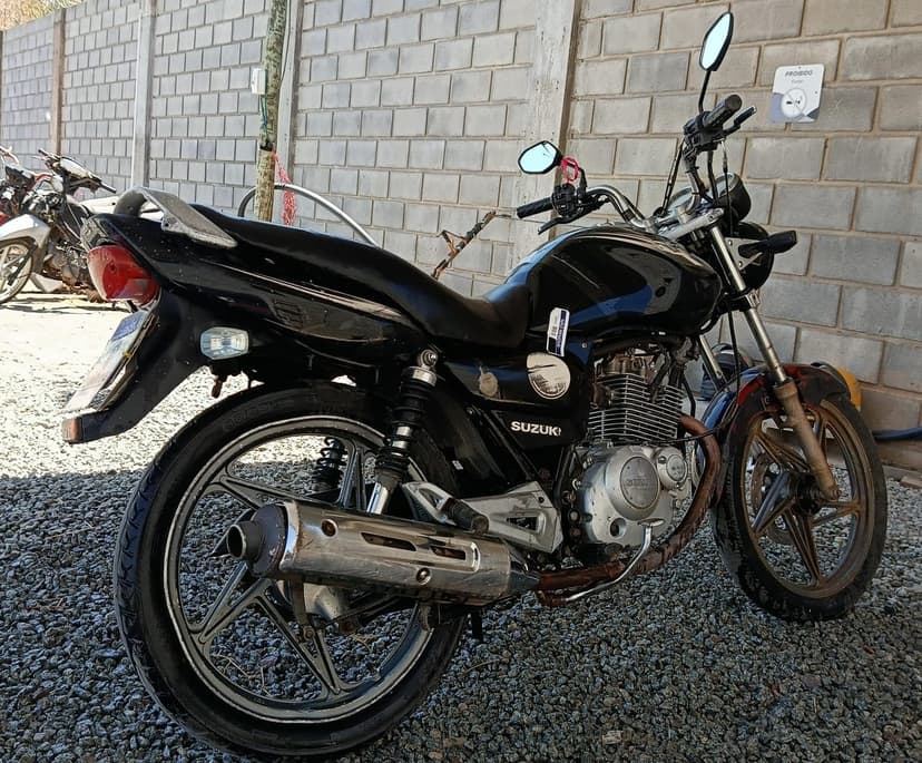VEICULO CONSERVADO JTA / SUZUKI EN125 YES - 2010/2011