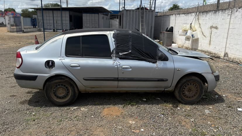 VEICULO CONSERVADO RENAULT / CLIO EXP 10 16VS - 2005/2006