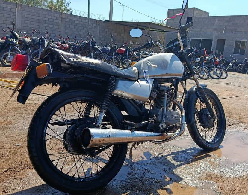 SUCATA APROVEITAVEL COM MOTOR INSERVIVEL HONDA / CG 125 - 1989/1989