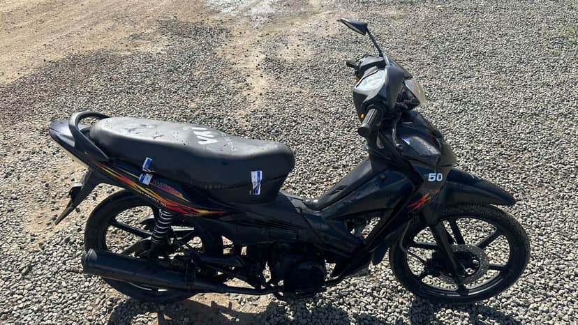 SUCATA APROVEITAVEL COM MOTOR INSERVIVEL YASUNA / WAVE 50 - N/I/N/I