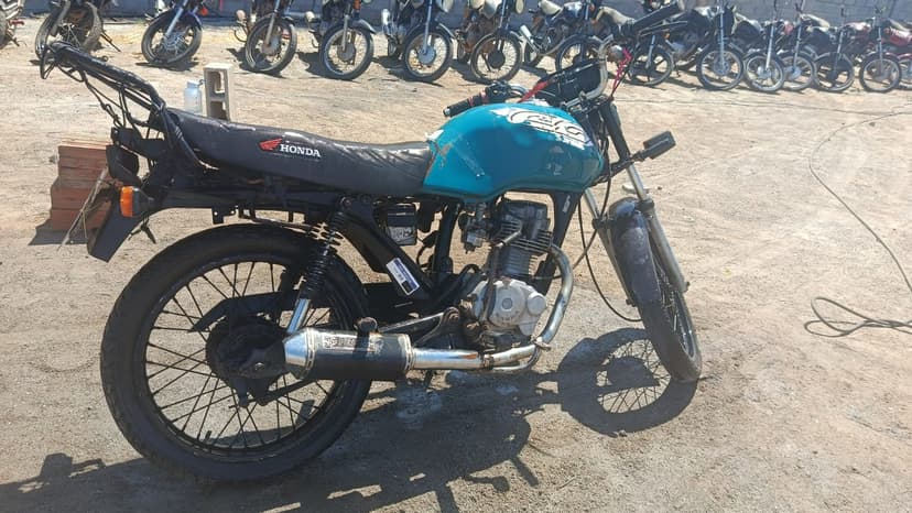 SUCATA APROVEITAVEL COM MOTOR INSERVIVEL HONDA / CG 125 TITAN - 1999/1999